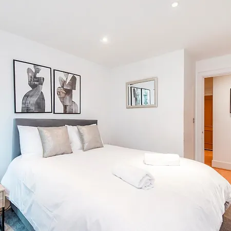 Central 2 Bed With Large Terrace London Exterior photo