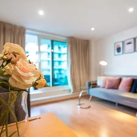 Central 2 Bed With Large Terrace London Exterior photo