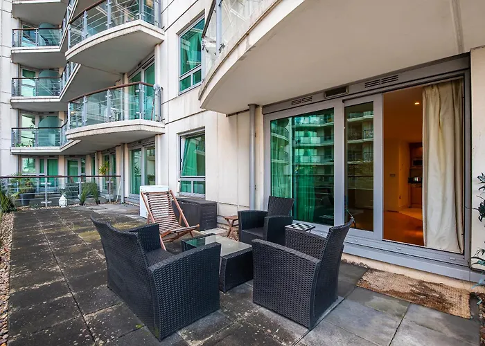 Central 2 Bed With Large Terrace