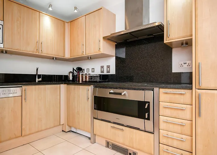 Central 2 Bed With Large Terrace